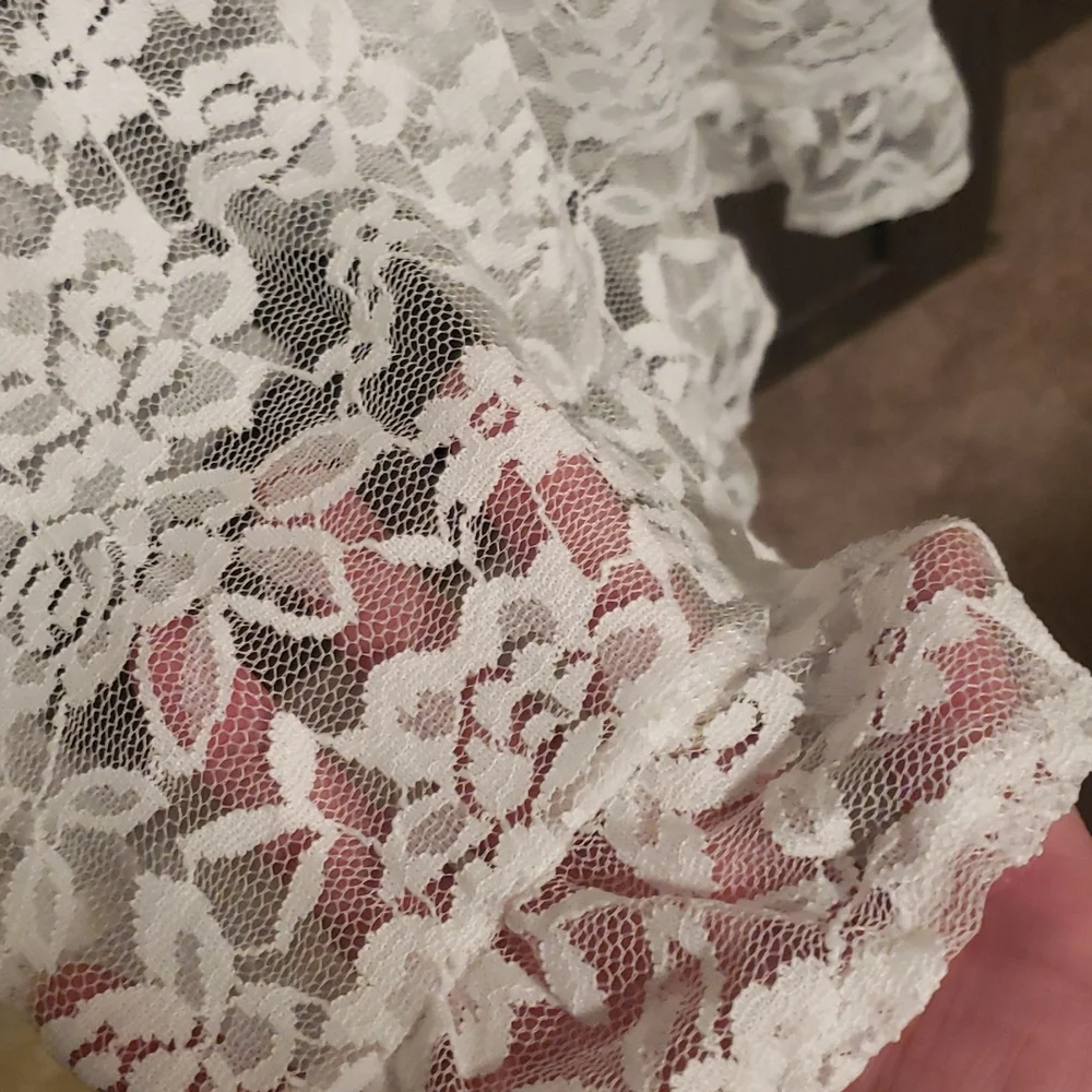 ♥️New boutique lace contrast spaghetti strap top - Picture 10 of 11